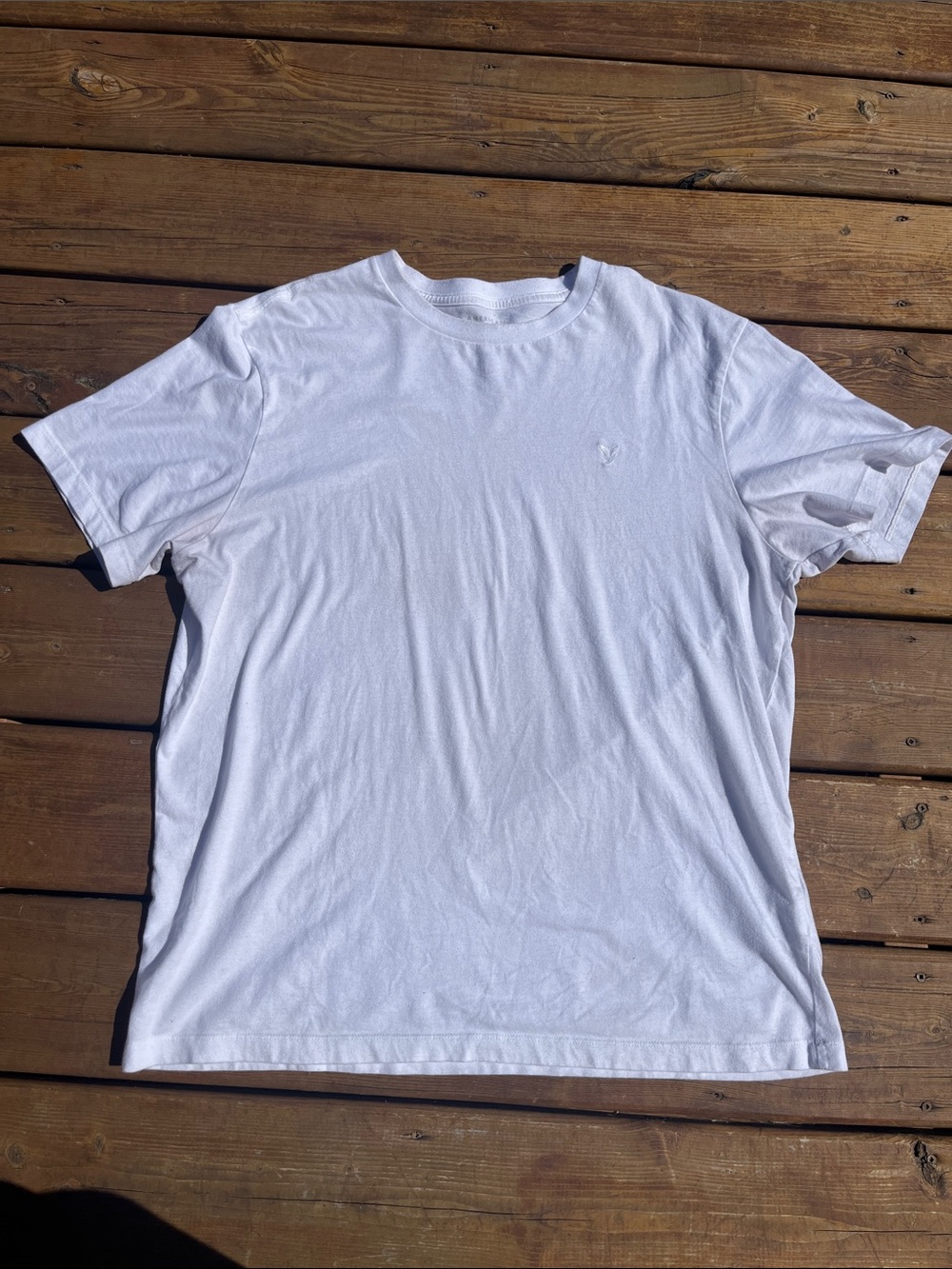 American Eagle plain white logo tee